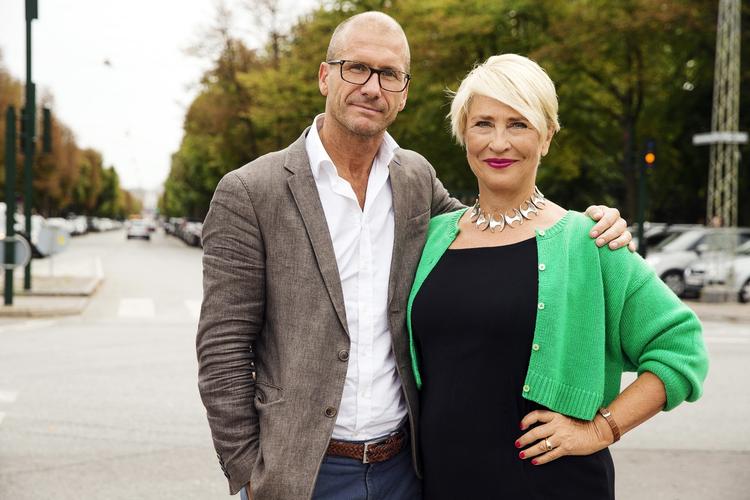 Stefan Larsson og Vibeke Windeløv  blev i 2014 udpeget til lede Betty Nansen Teatret.  I år er deres første sæson. Her ses de på Frederiksberg Alle, hvor teatret ligger. 
