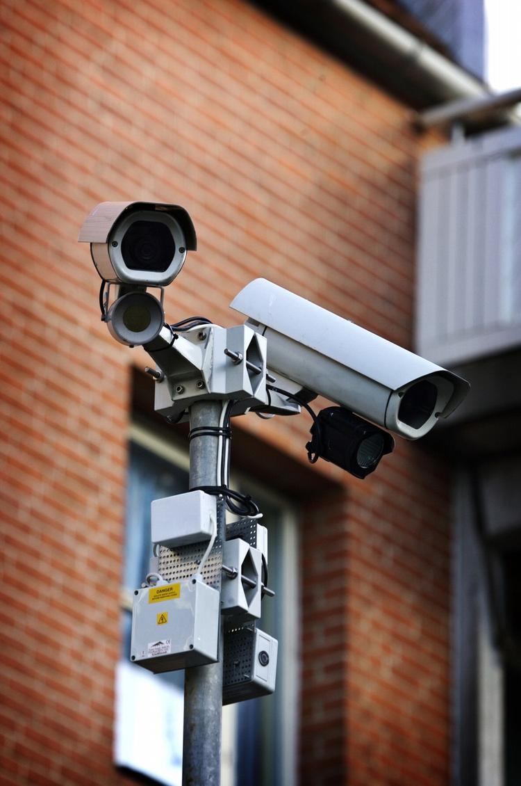 1984. I Orwells roman er hovedpersonen opmærksom på at beskytte sit privatliv, men nutidens forbrugere er tilsyneladende ikke bange for 'Big Brother'. 