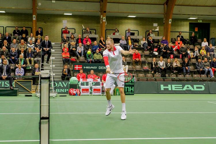 2-3. Som 18-årig fik Christian Sigsgaard noget af en ilddåb på Davis Cup-landsholdet, da han skulle spille den afgørende kamp ved 2-2 mod Sverige. 