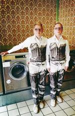 Vaskeri. Ejerne af Washsalon 115 på Torstrasse er et par snakkesalige tvillingebrødre. Foto fra bogen: Joachim Gern 