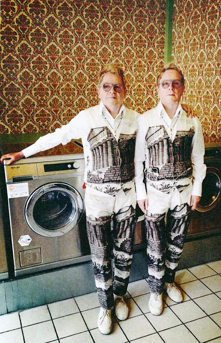 Vaskeri. Ejerne af Washsalon 115 på Torstrasse er et par snakkesalige tvillingebrødre. Foto fra bogen: Joachim Gern 