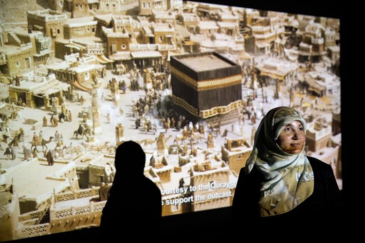 Ka'baen. Den er filmet i Iran, men det skal forestille den oldgamle handelsby Mekka, der i dag er verdens muslimers vigtigste by. 
