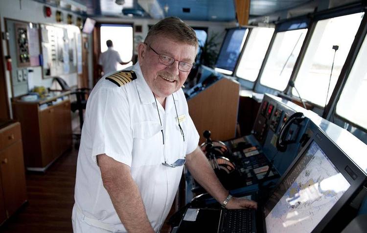 Garvet. Kaptajn Bjarne Smorawski har stået ved roret på ’Seadream I’ i 14 år. Han lægger stor vægt på, at personalet har en professionel, men afslappet tilgang til gæsterne, og at de ikke er bange for at bruge humor. 