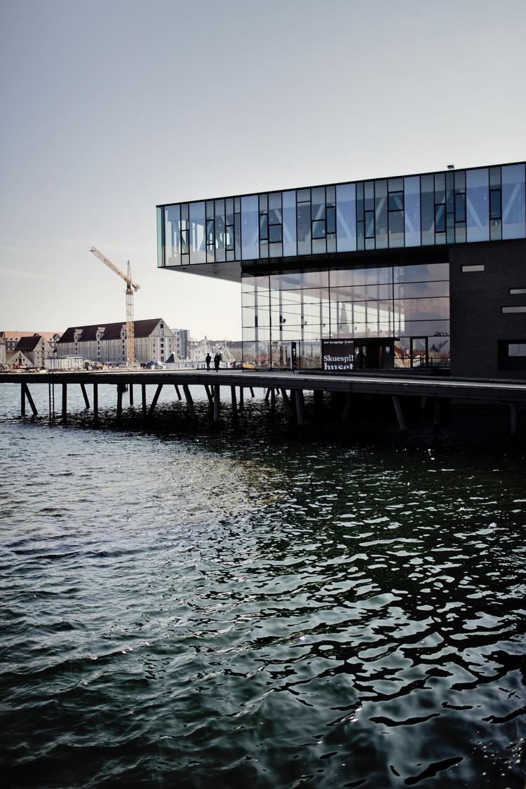 Nok. Nu vil teaterdirektør Morten Hesseldahl ikke »græde mere«, selv om han synes, at det er »super ærgerligt«, at teatret skal spare. 