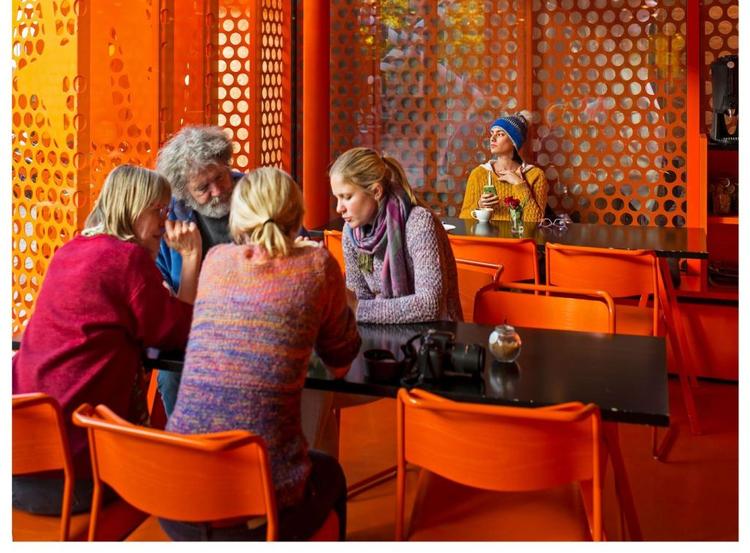 Pang. Den dirrende orange tilbygning til Moderna Museet er bestemt et besøg værd. 