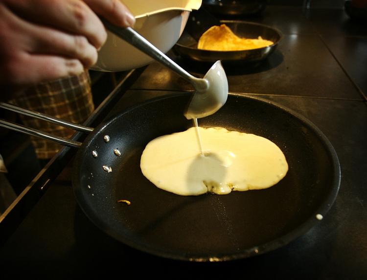 MADGLAD. Der er blandt andet pandekager på menuen på Vesterbros nye madmarked, Spis Dig Varm. 