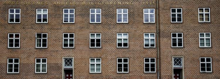 Konkret. Christian Høgsbro, administrerende direktør i AAB, har bedt AAB-afdelingen i Ballerup-bebyggelsen om at sikre, at kriterierne for at sætte folk ud på baggrund af domme gøres mere konkrete. 