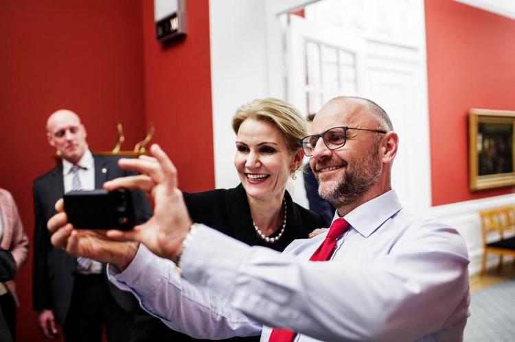 Selvfed. I Henrik Qvortrups bog om balladen i den forrige regering tænker alle mest på sig selv. 