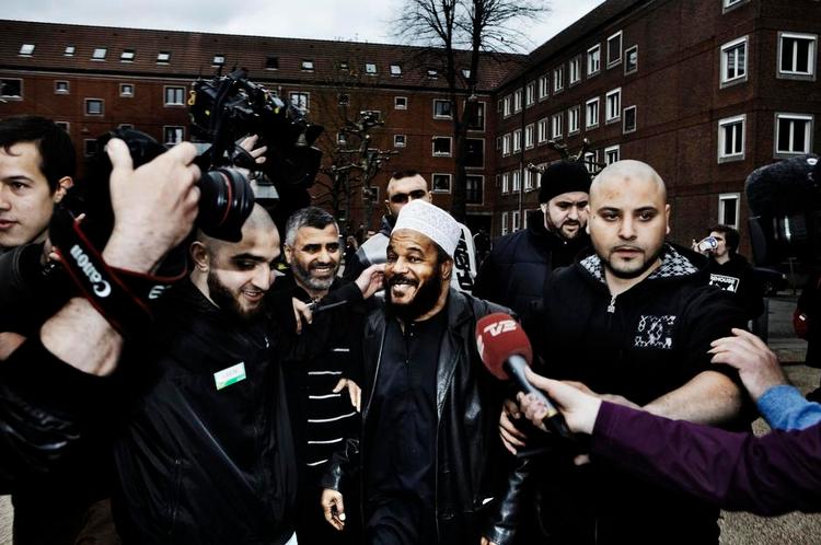 Homohad. I 2011 skabte det debat, da Islamisk Trossamfunds ungdomsafdeling havde inviteret prædikanten Bilal Philips til at tale i Korsgadehallen, selv om han er berygtet for sine udfald mod homoseksuelle og har forsvaret selvmordsangreb. 