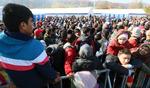VENTETID. Migranter venter på at kunne kommer over grænsen fra Slovenien til Østrig. 