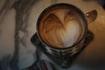 Mc-hygge. Petról kombinerer kærligheden til motorcykler med kaffe, og resultatet er en klassisk vesterbrocafé, hvor mc-gear pryder hylderne side om side med de friskbagte boller. 
