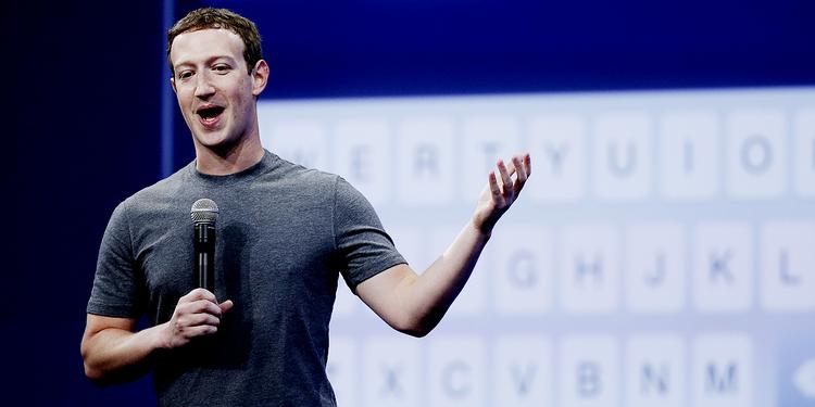 Facebook har præsenteret sit regnskab for tredje kvartal, og det viser solide takter. Det sociale medie får nu otte milliarder klik - om dagen. 
