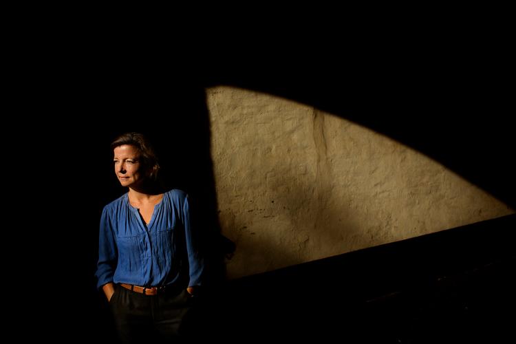 Pædagoger. Fremover må pædagoger i nogle tilfælde stoppe adfærden, hvis børn på opholdssteder opfører sig uhensigtsmæssigt. Det har Folketinget med socialminister, Karen Ellemann (V). 