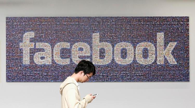 LANGSOMT. Medarbejdere i Facebooks hovedkvarter i Silicon Valley må i denne tid skifte fra iPhones til Android og skrue ned for de mobile hastigheder for at opleve, hvordan verden uden for techboblen oplever Facebook på mobilen. 