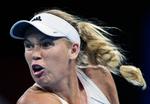 hjælp. Caroline Wozniacki er blandt modstanderne kendt for at kunne løbe alle bolde op på en tennisbane. Men den hårde spillestil har konsekvenser. 