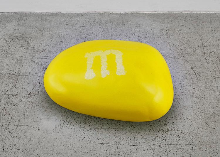 auktion. Dan Colens skulptur 'Untitled' fra 2014 er et af de donerede værker, der sælges på auktionen. Mindsteprisen for hans skulptur er 20.000 dollar. 