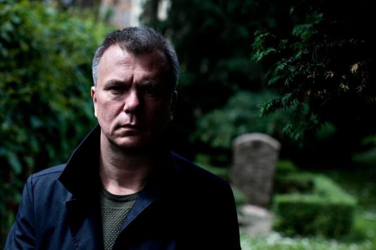 Brutal. Jesper Steins nye krimi om den småsjuskede vicepolitikommissær Axel Steen er hans hidtil bedste politirutinekrimi. 