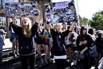 Hardcore. Justin Bieber-fans ved, hvad de vil have. I 2011 demonstrerede nogle af dem for at få flere Bieber-koncerter på dansk jord. Denne gang vil de mange fans gå gennem Strøget i anledning af den canadiske sangers nyeste album. 