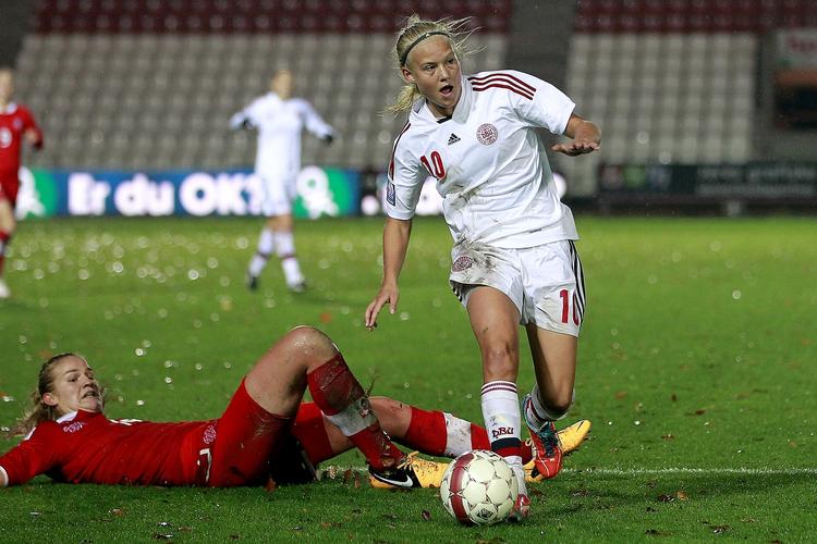 KÅRET. Den mest værdifulde i den svenske liga er Pernille Harder, der her spiller landskamp mod Schweiz. 