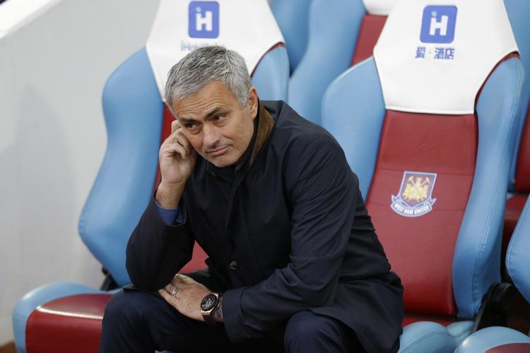 UDELUKKET. En overfusning af dommeren i udekampen mod West Ham har kostet Jose Mourinho karantæne i denne weekend. 