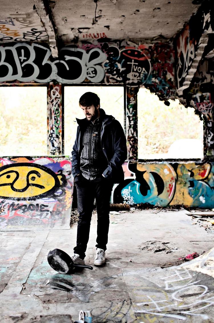 Søsterrestaurant. René Redzepi magter ikke de daglige kampe som køkkenchef med ansvar for alt, har han lært. I stedet bruger han kræfterne på udvikling - og er på vej med både en ny version af Noma og en mere folkelig søsterrestaurant. 