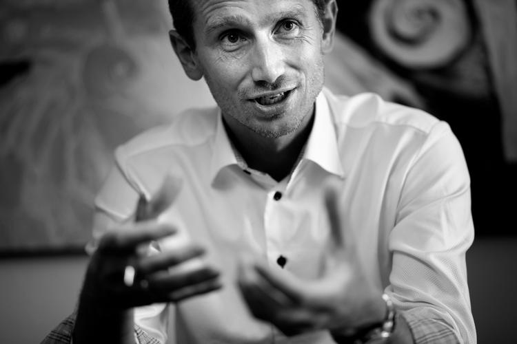 Modvind. Udenrigsminister Kristian Jensen (V) får nu kritik for ikke at ville oversætte centrale FN-resolutioner til dansk. Det tager for lang tid og er for fyrt, er argumentet, mens modstanderne kalder det »udemokratisk«. 