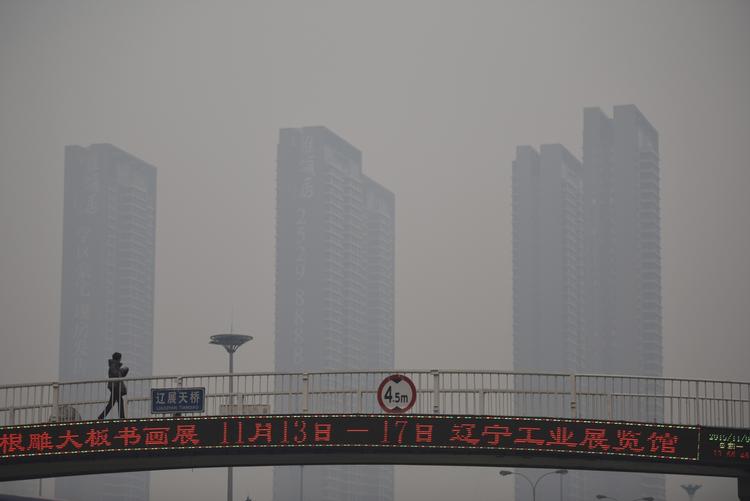 Forurenet. Et af de hårdest ramte steder var Shenyang, der er en by med 8 millioner indbyggere i den nordlige provins, Liaoning. 