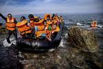 Fremme. På trods af at vinteren nærmer sig, og vejret bliver hårdere, vælter det stadigvæk ind med flygtninge på Lesbos. 
