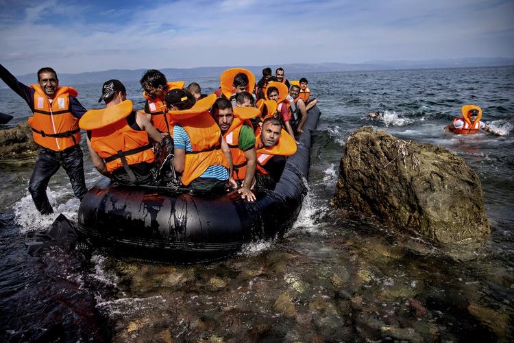 Fremme. På trods af at vinteren nærmer sig, og vejret bliver hårdere, vælter det stadigvæk ind med flygtninge på Lesbos. 
