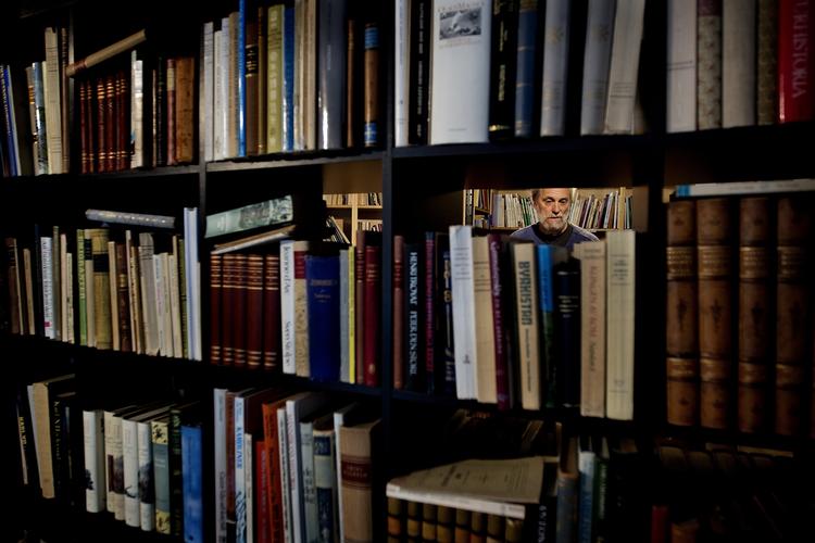 Konkurs. For halvanden uge siden måtte Vangsgaards indgive konkursbegæring, fordi økonomien de seneste par år har været hårdt belastet af blandt andet vandskader, byggeriet af Metroen og andre omkostningstunge omstændigheder. 