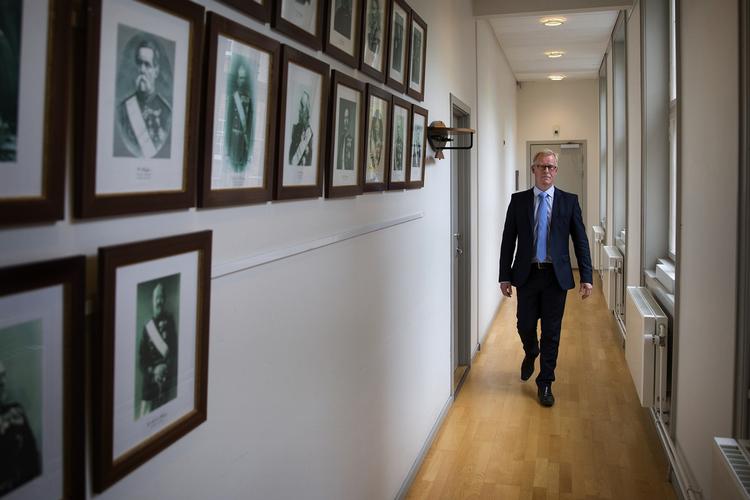 Bagslag Carl Holst må nu igen forholde sig til kritik fra sin embedsførelse som formand i Region  Syddanmark. 