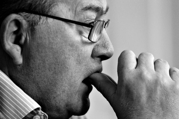 Afbud. Finansministeren Claus Hjort Frederiksen melder afbud til ministerrådsmøde i EU på grund af de langtrukne finanslovsforhandlinger. Det kan skade Danmarks omdømme, lyder det fra Socialdemokratiet. 