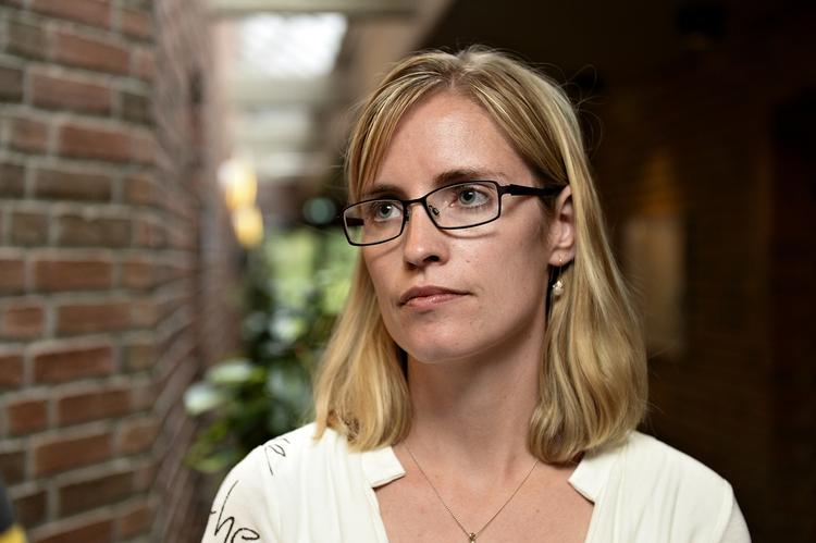 Åbenhed Regionsformand Stephanie Lose (V) er af advokater blevet rådet til i første omgang at hemmeligholde kritisk rapport om forgængeren Carl Holst (V). 
