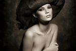 1993. Dette billede af Kate Moss er blevet lidt af et samler-værk. I 2007 blev et print af portrættet solgt for $108.000 hos auktionshuset Christie's. 