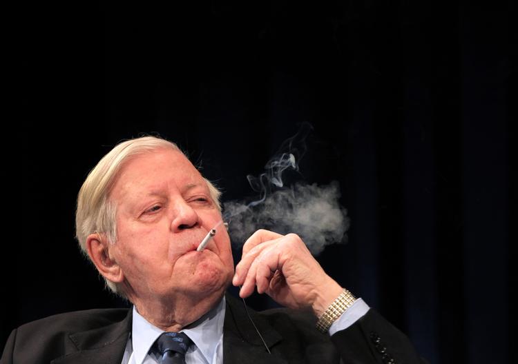 Storryger. Den tyske kansler Helmut Schmidt sås ofte med en cigaret. 