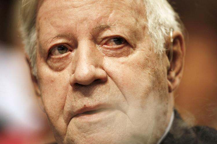Politiker. Helmut Schmidt døde ifølge den tyske avis Die Zeit i sit hjem i Hamborg. Helmut Schmidt har siden 1983 været medudgiver af avisen. 
