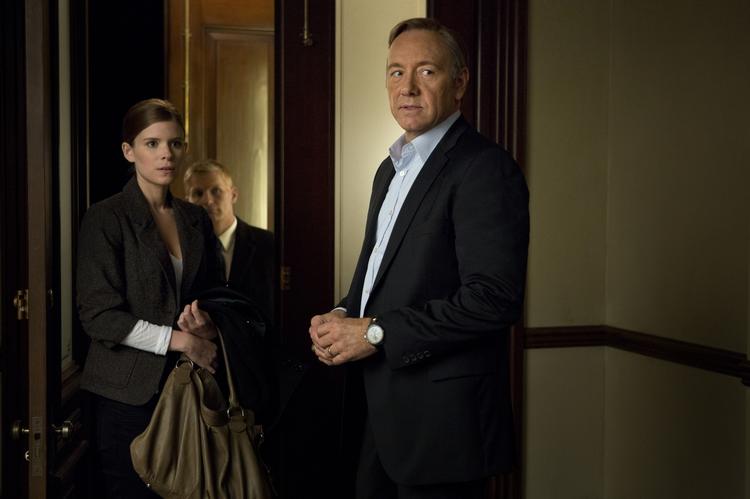 Magt. Den unge journalist Zoe Barnes og den magtfulde politiker Francis Underwood i 'House of Cards'. 