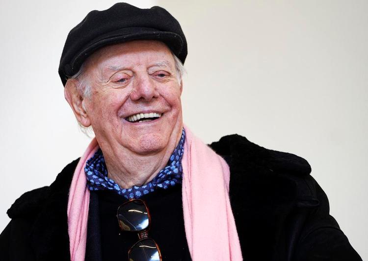 Dramatiker. I Danmark var Dario Fos politiske teater populært i 1970'erne. Fo har ikke den stjernestatus i sit hjemland, som han har i Skandinavien, har de italienske aviser tidligere skrevet. 