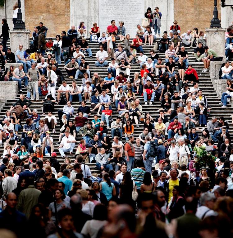 SAMling. Den spanske trappe er et populært udflugtsmål og afslapningssted for både romere og turister. Arkivfoto: Martin Lehmann 