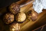 Æbleskiver. Julens traditionsrige spise som aldrig går af mode. Politiken hjælper dig med hjemmebaget. 