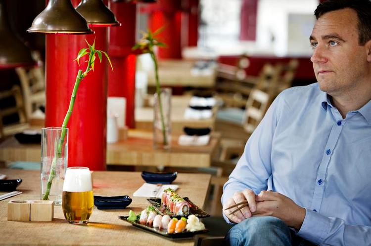 Sportsvært Jimmy Bøjgaards forbrug er især tynget af udgifter til restaurantbesøg og take away-mad, blandt andet fra Det JapanskeTårn i Tivoli. 