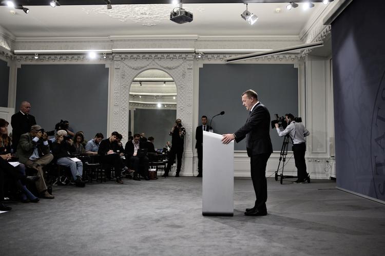 Stramninger. Statsminister Lars Løkke Rasmussen (V) på pressemødet i dag, hvor han varslede nye stramningere på asylområdet. 