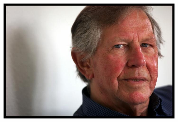 Aktivist. Tage Skou-Hansen blev født i 1925 i Fredericia og levede de sidste år af sit liv i Egå med sin kone gennem 65 år. 