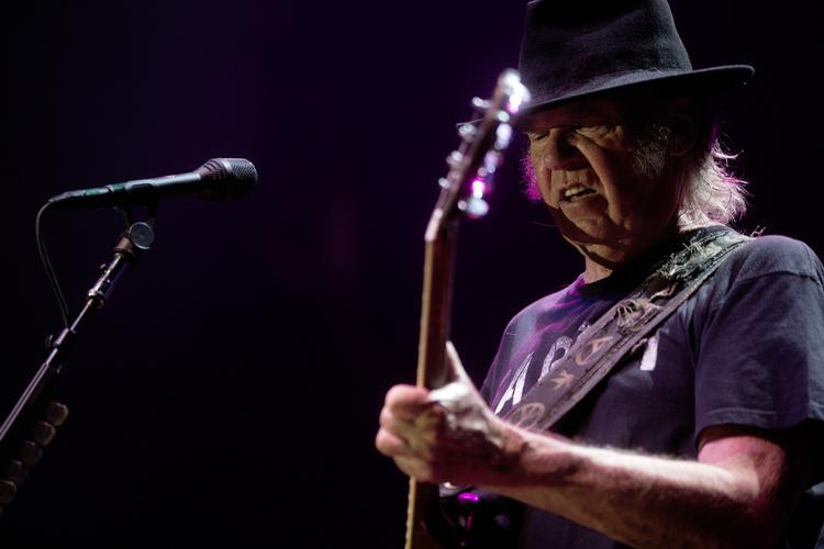 Aktivist. Siden dengang i 1970 har canadieren Neil Young aldrig forsømt en chance til at komme den hårdt pressede Moder Natur til undsætning. 