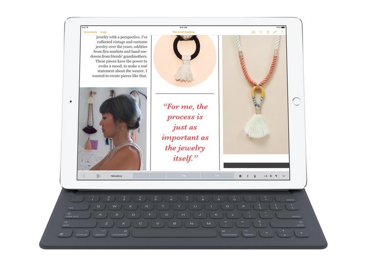 Tastaturcoveret til iPad Pro er ikke til salg i apples danske onlinebutik, formentlig på grund af at bogstaverne æ,ø og å endnu ikke er indarbejdet. Alene et egnet tastatur til tabletten, fx fra Logitech, koster 1.190 kroner. FOTO: APPLE 