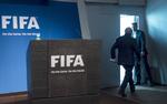 Valg. Sepp Blatter, der i øjeblikket er indlagt med stresssymptomer og suspenederet, bliver afløst af en ny præsident i februar 2016. 