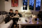 Ro. Oscar Magelund gik meget i byen og havde masser af konflikter med sin mor Charlotte Magelund. Men de er begge blevet bedre til at tackle hinanden efter et familiekursus. 