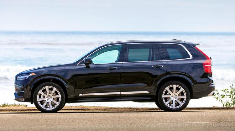 Vokseværk. Den nye Volvo XC90 ser temmelig kompakt ud. Bag rattet opleves bilen noget større. Fotos: Volvo 