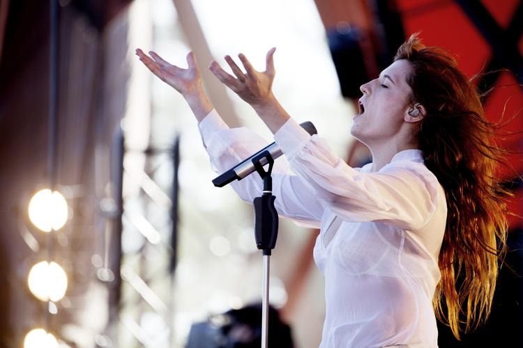 Skævt. Florence and The Machine var et af de få bands med kvindeligt islæt på årets Roskilde Festival. 