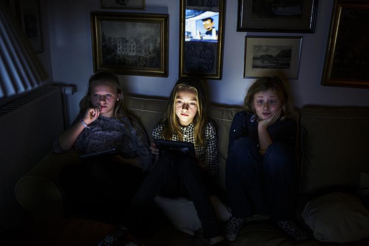 kerneseere. Nikoline Veddinge, Mathilde Remmer og Rebecca Finkielman ser tit DR Ultra. Men de kan ikke huske, at de har nogensinde har set noget om kærlighed mellem to drenge eller to piger. 